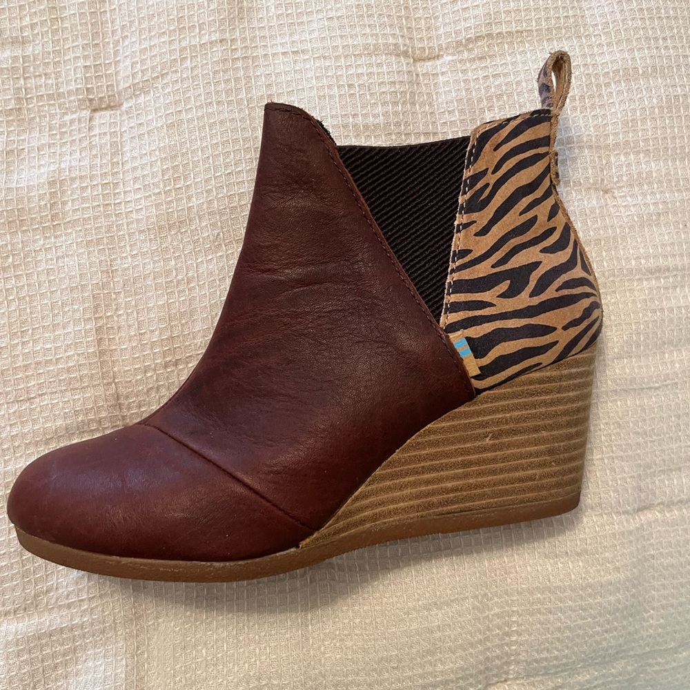 Almost new Tom zebra brown booties